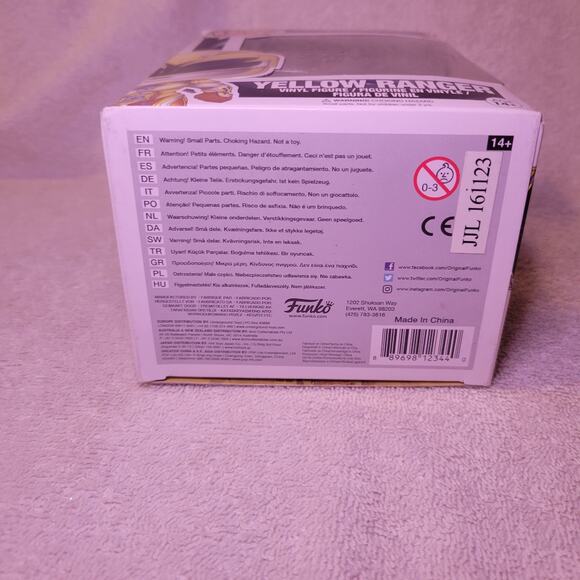 Funko POP Movies Power Rangers Yellow Ranger Toy Figure Number 398 - Picture 3 of 8